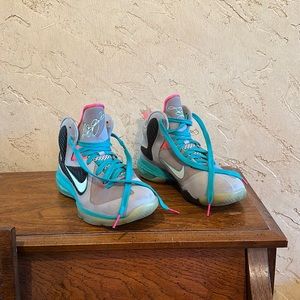 Nike Lebron 9 GS South Beach Basketball Shoes size 6Y